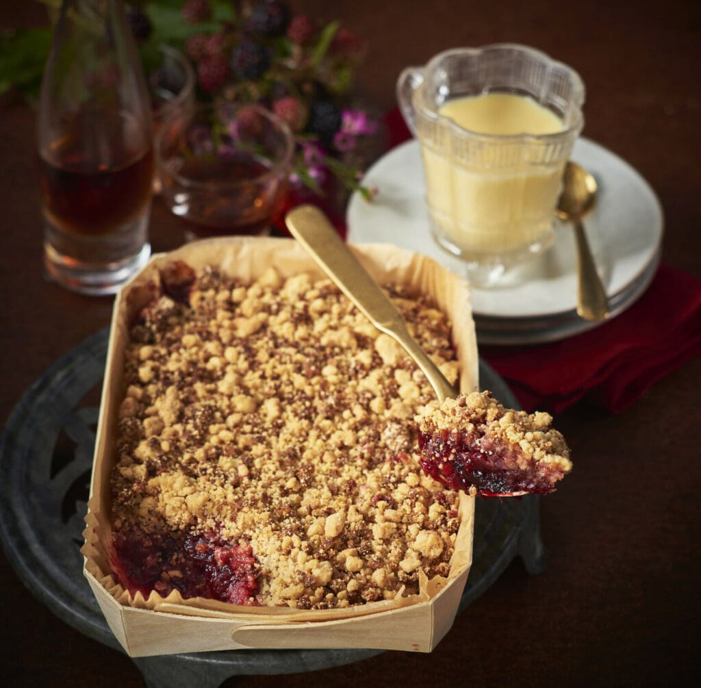 Apple and Bramble Crumble – Forman & Field